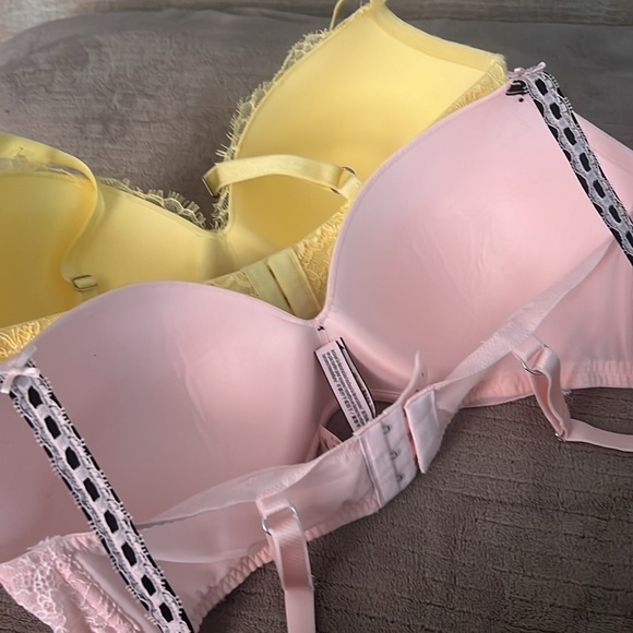 2 Victoria Secret bra Brand New. I ripped the tag 🏷️ to one of them. Never worn - Picture 4 of 4
